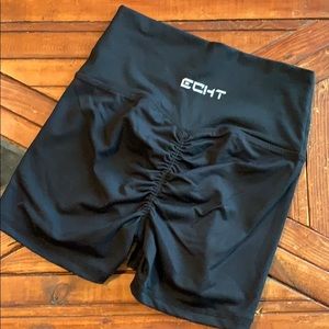 Echt scrunch butt workout shorts